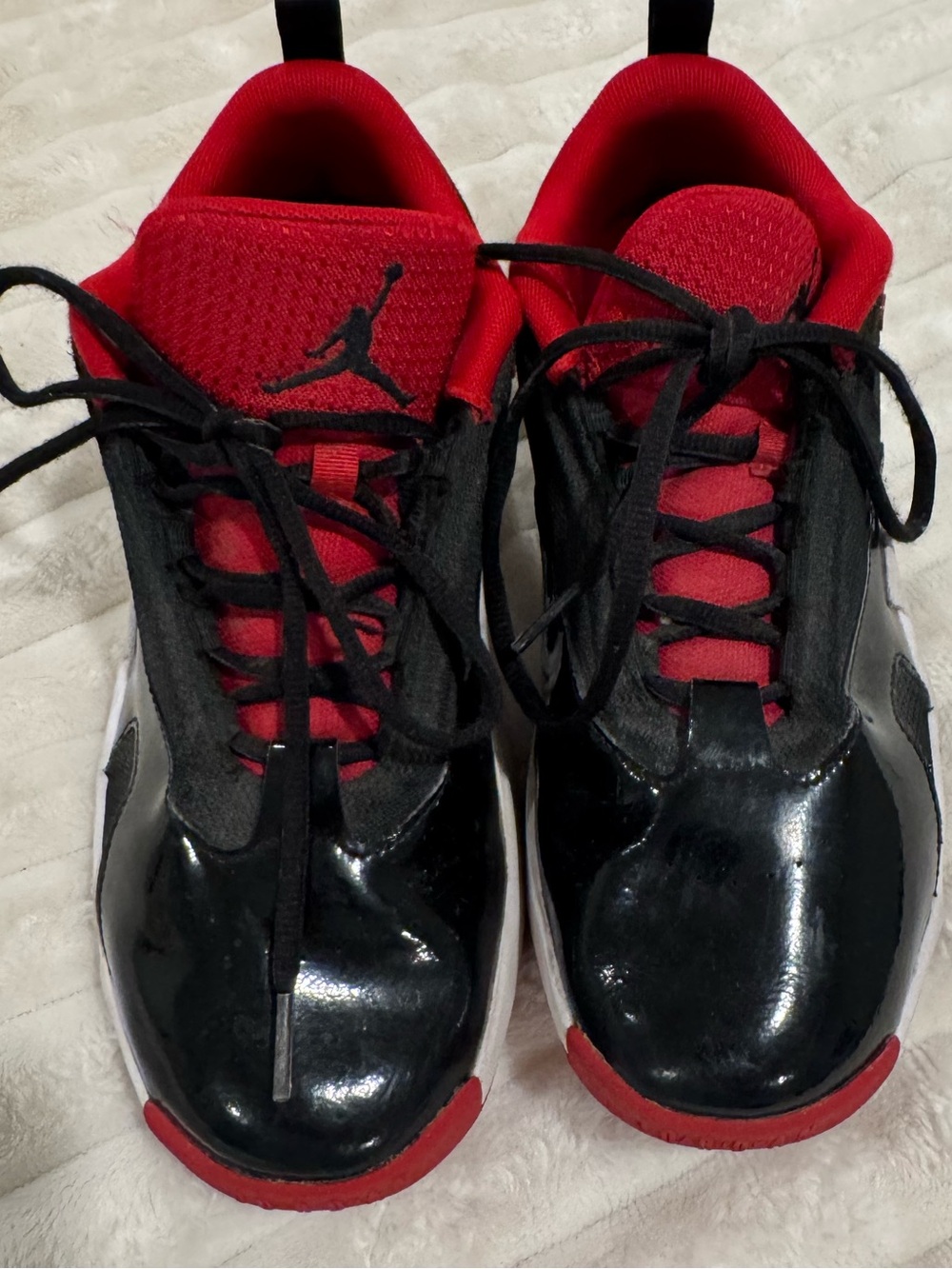 Nike Air Jordan Max Aura 6 Sneakers Black Red White FQ8297-006 Youth 7 Gym